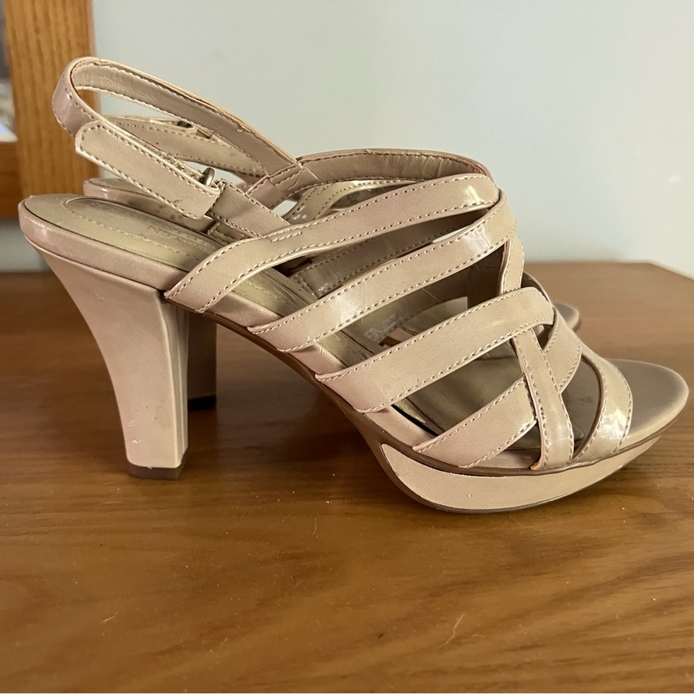 Womans platform heel, size 8